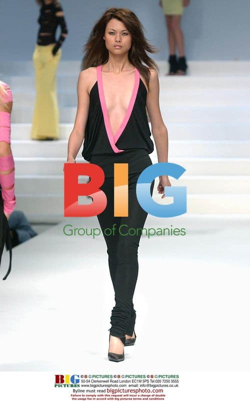 Milano Fashion Show - Gai Mattiolo SS 2003