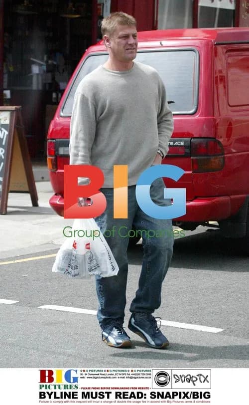 Sean Bean Shops for Beer in North London