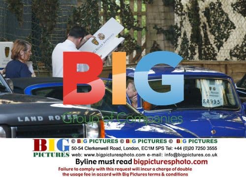 Nicole Appleton and Family Check Out Mini