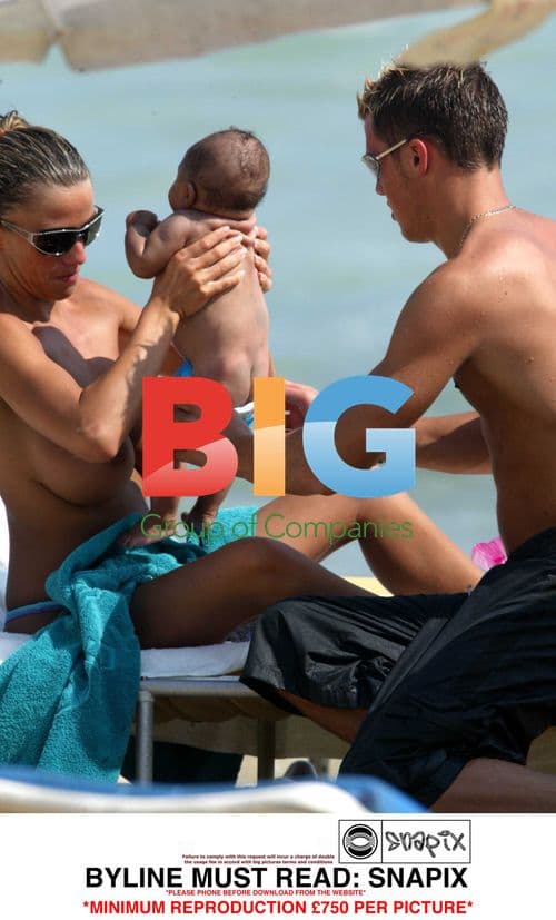 MODEL JORDAN RELAXES ON SUMMER VACATION