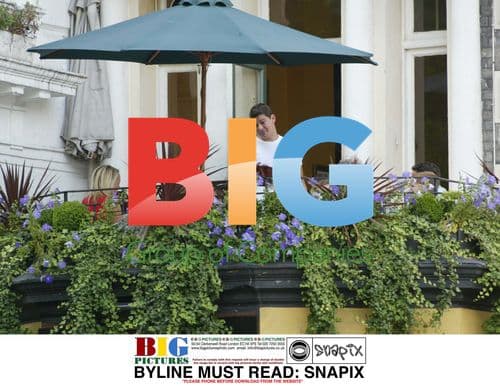 Emma Bunton and Jeremy Edwards Enjoy Pub Lunch