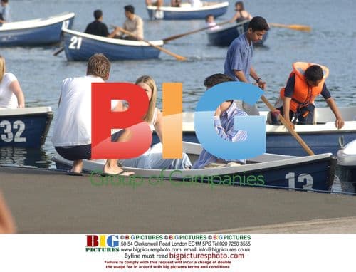 James Alexandrou with Girlfriend in Hyde Park