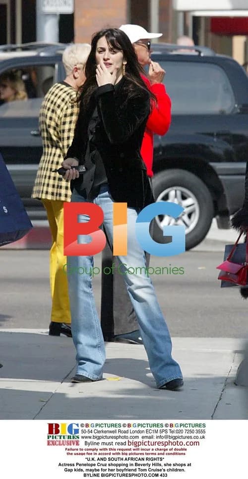 Penelope Cruz goes shopping in Beverly Hills
