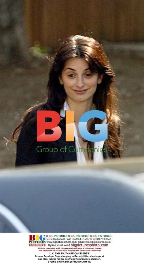 Penelope Cruz Shopping in Beverly Hills