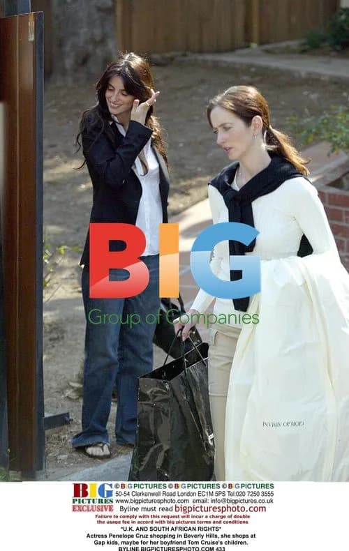 Penelope Cruz Shopping in Beverly Hills