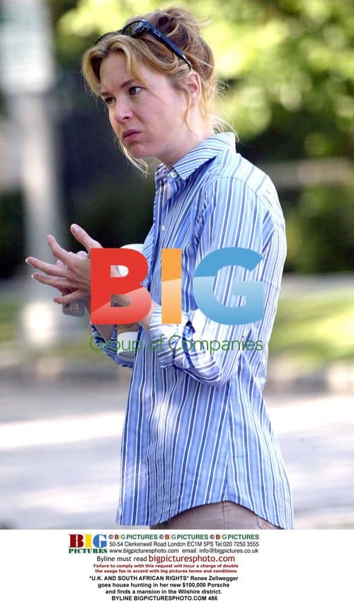 Renee Zellwegger goes house hunting in luxury Porsche