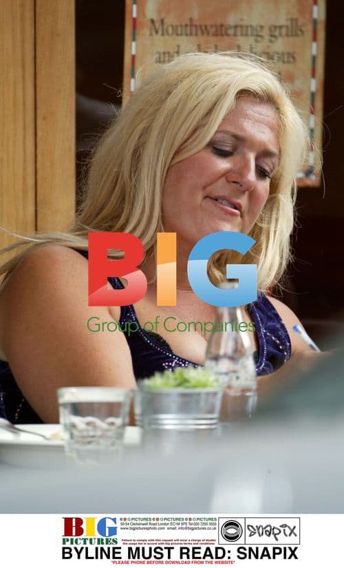 Vanessa Feltz licks credit card after lunch