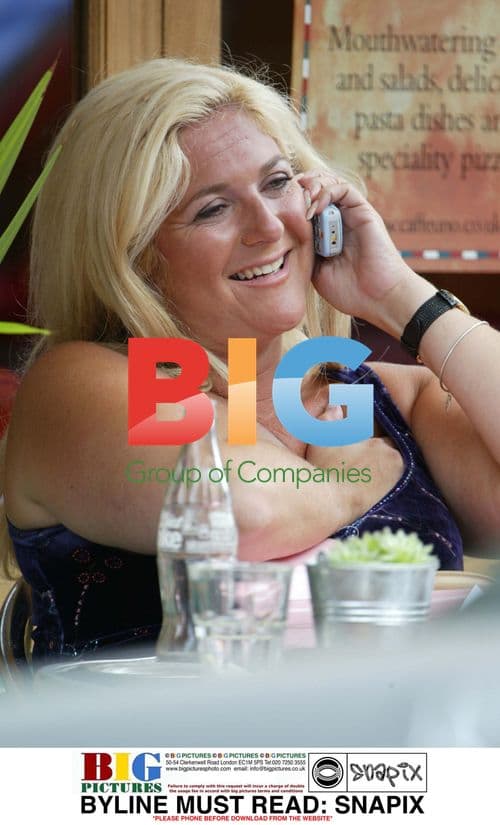 Vanessa Feltz licks credit card