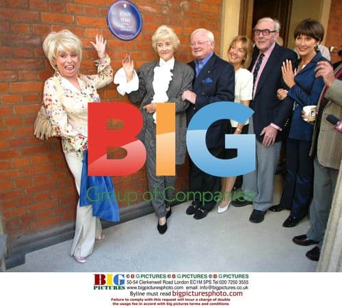 Barbara Windsor and Eric Sykes at blue plaque unveiling