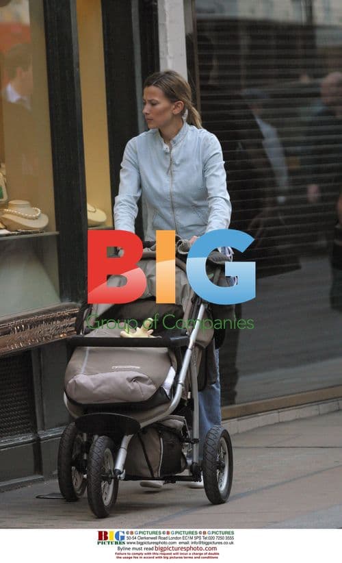 Mark Viduka and Family Shopping in London