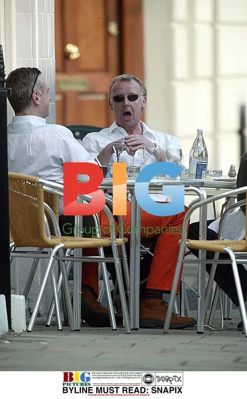 TV Presenter Les Dennis Enjoys Lunch in London