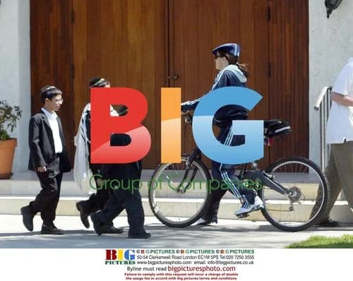 Madonna bikes to Kabbalah center