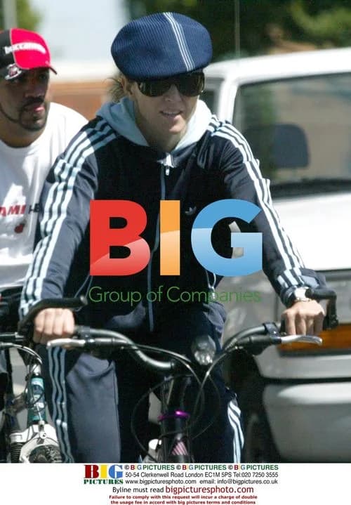 Madonna rides bike with bodyguard