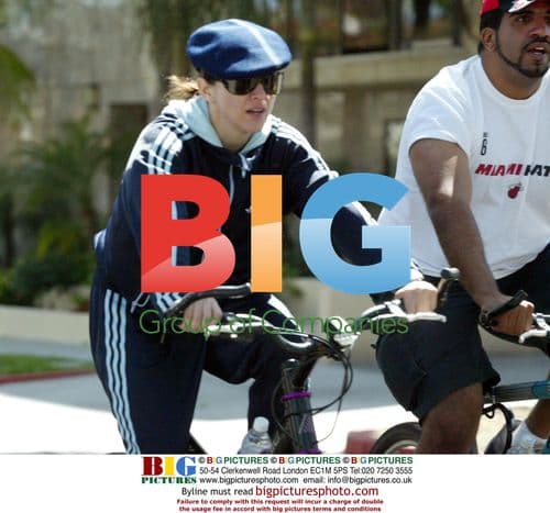 Madonna takes bike ride to Kabbalah center