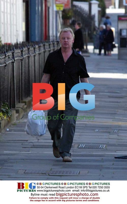 TV Presenter Les Dennis Shopping in North London