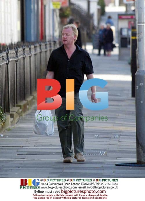 TV Presenter Les Dennis Shopping in North London