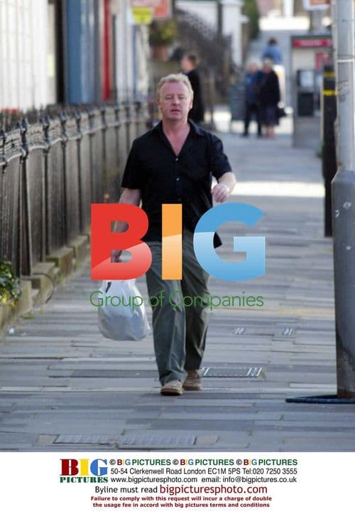TV Presenter Les Dennis Shopping in North London
