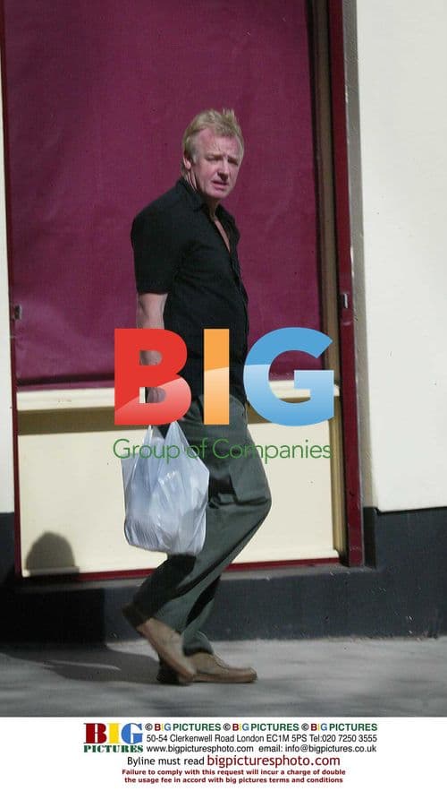 TV Presenter Les Dennis Shopping in North London