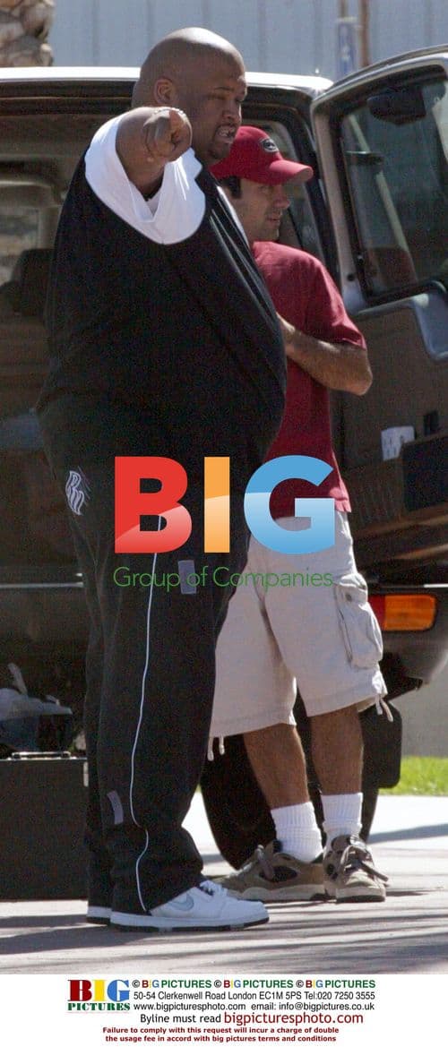 Britney Spears and boyfriend Phil Maloof board private jet