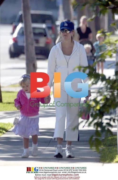 Reese Witherspoon Pregnant Shopping