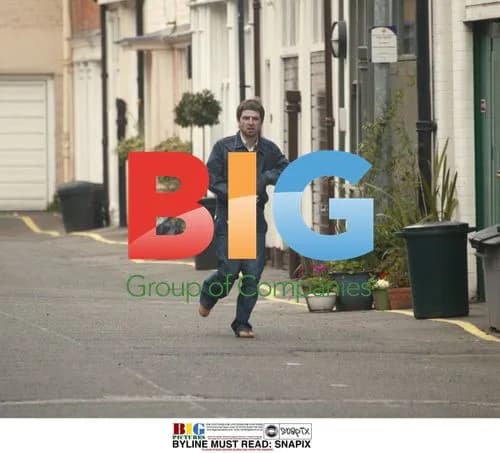Noel Gallagher Returns to North London Home