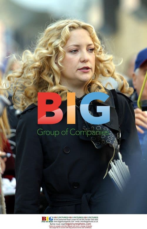 Kate Hudson on set for "Raising Helen"