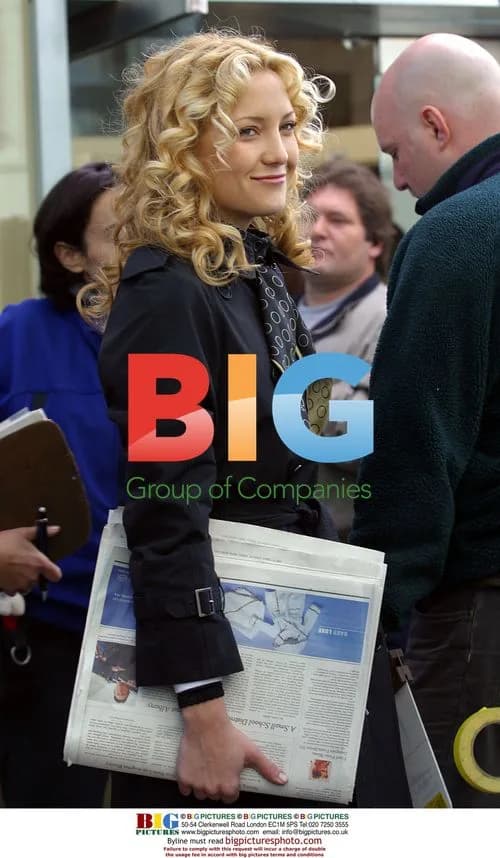 Kate Hudson on Set for "Raising Helen"
