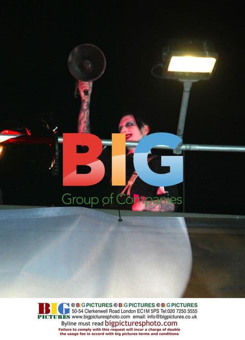 Marilyn Manson Causes Commotion on Rooftop