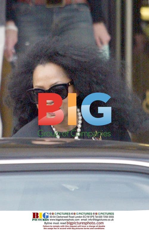 Diana Ross Shopping at Beverly Hills Pharmacy