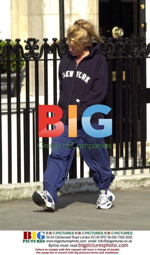 Adele Posing on Red Carpet