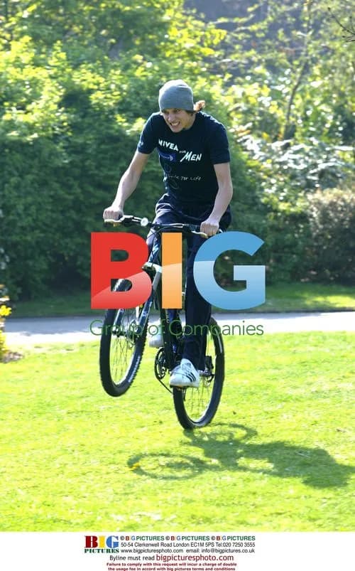 Vernon Kay Bikes for Cancer Research UK