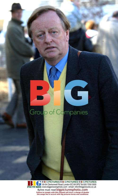 Zoe Saldana Heads to Met Gala