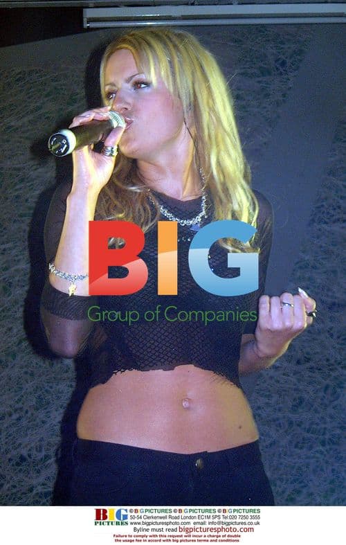 Selena Gomez Arrives at 2017 American Music Awards