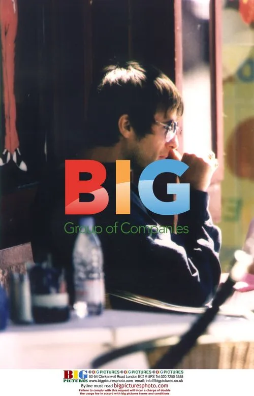 SINGER LIAM GALLAGHER PICKING NOSE