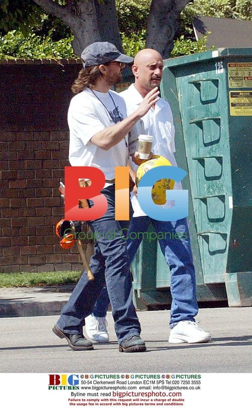 Tom Cruise changes outfit in LA