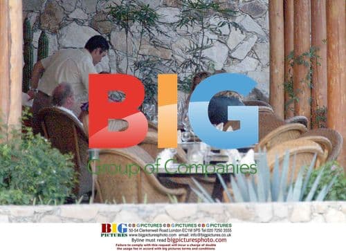 Jennifer Aniston and Brad Pitt lunch in Mexico