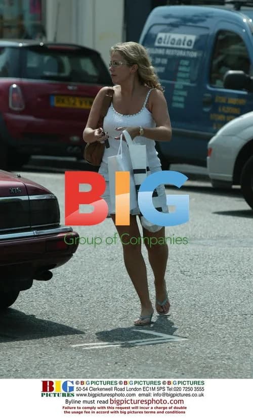 Lucy Benjamin Shopping in Notting Hill