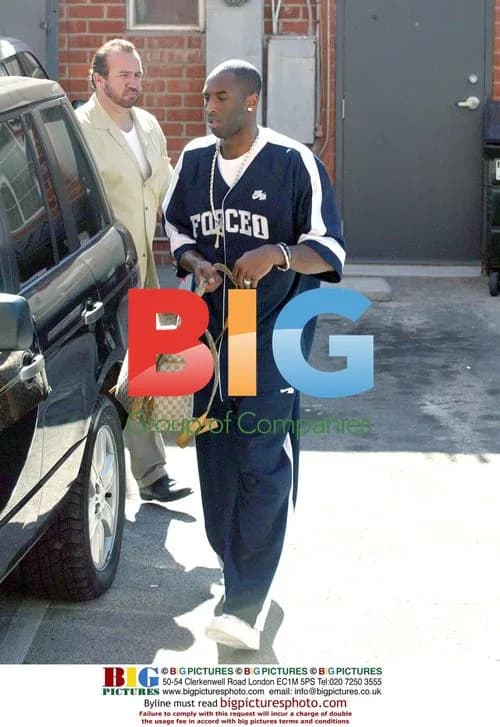 Kobe Bryant shopping with wife