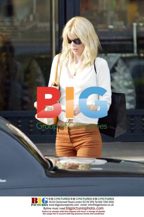 Claudia Schiffer Shopping in Beverly Hills