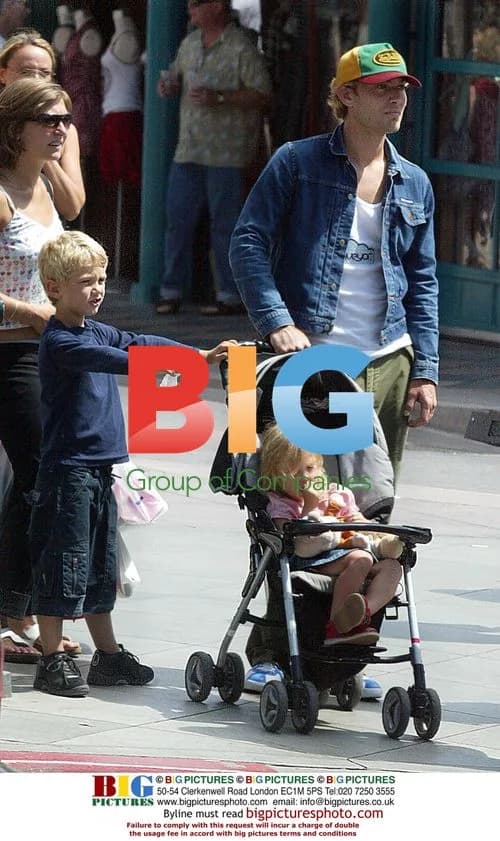 Jude Law Shopping with Kids