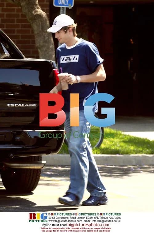Ashton Kutcher Arriving at Airport