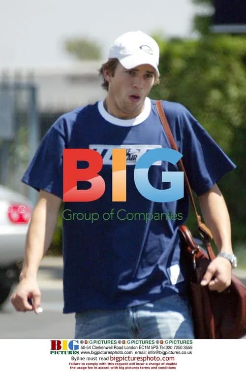 Ashton Kutcher Arriving at Airport