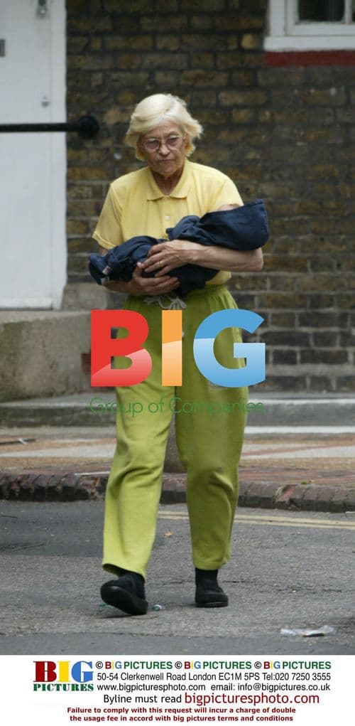 Jade Goody Visiting Grandmother's House