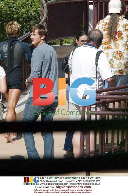Ashton Kutcher and Demi Moore visit Las Vegas with family