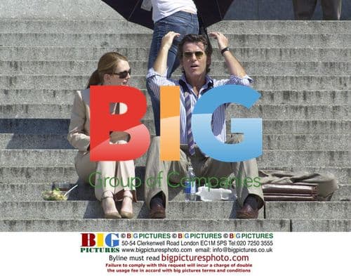 Julianne Moore and Pierce Brosnan on film set