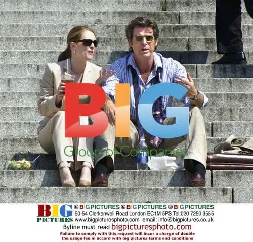 Julianne Moore and Pierce Brosnan on set