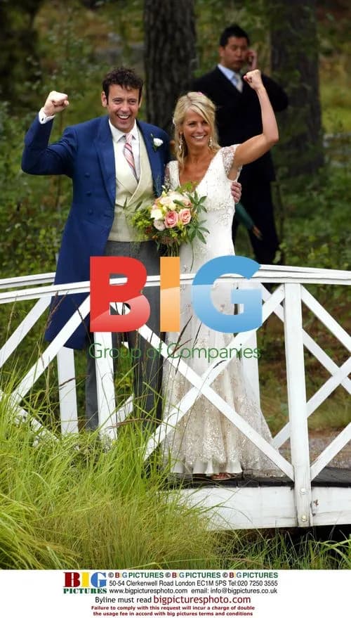Ulrika Jonsson and husband hold wedding photo session