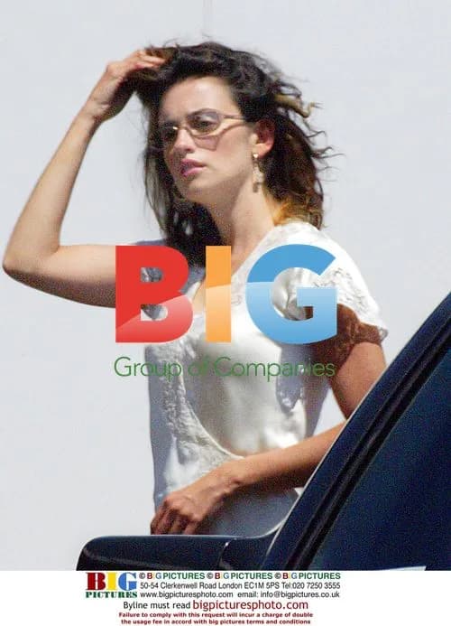 Penelope Cruz Shopping in West Hollywood
