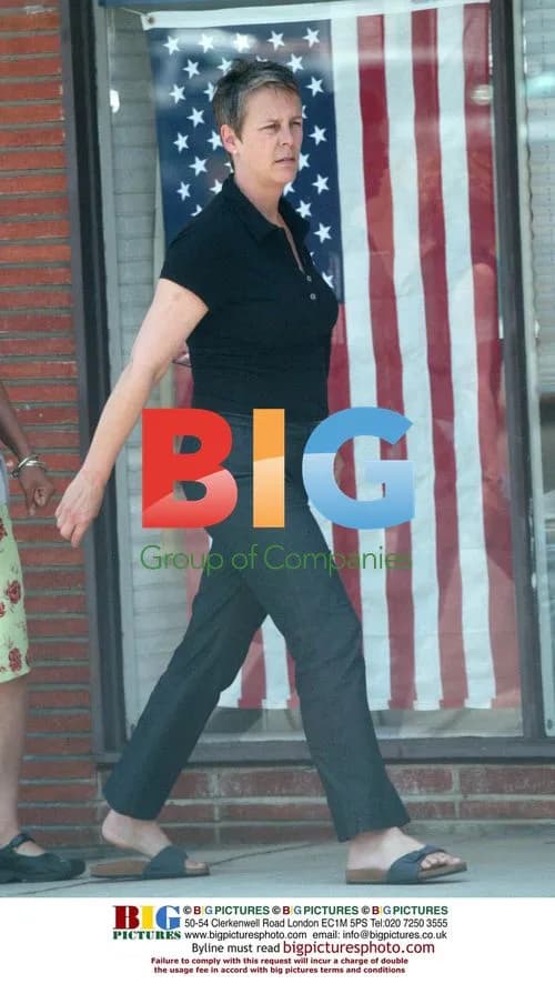 Jamie Lee Curtis shopping in Santa Monica
