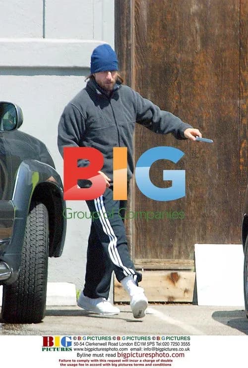 Tom Cruise disguised as street gangster